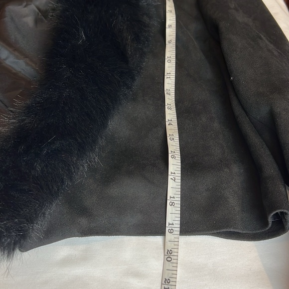 Shaci Riley Cropped Vegan suede jacket with faux fur collar and cuffs NWT M
New - Picture 13 of 16